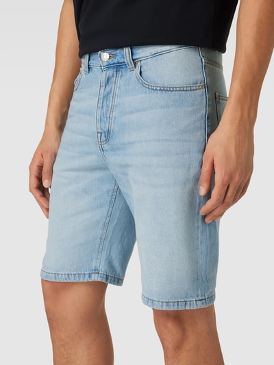 REVIEW Jeansshorts mit 5-Pocket-Design Hellblau 3