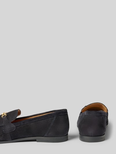 Produktfoto, dunkelblaue Loafer aus echtem Rindsleder Modell 'Gimble' von GANT, glatte Oberfläche, dezente Goldapplikation, Damen Loafer von GANT