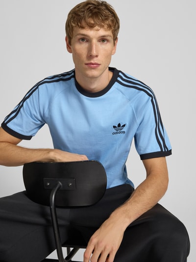 adidas Originals T-shirt met labelstitching Rookblauw - 3