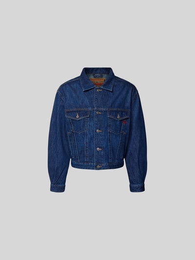 Produktfoto, Jeansjacke mit Knopfleiste von Diesel in Blau aus reiner Baumwolle mit Kentkragen, Regular-Fit, Label-Detail, strukturierte Oberfläche.