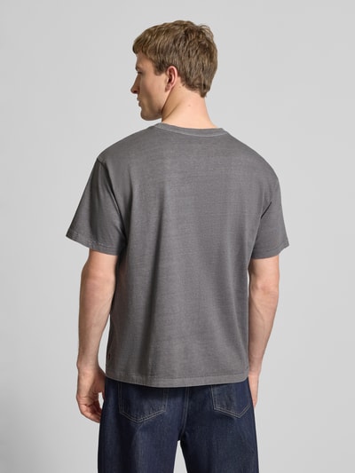 Levi's® T-shirt o kroju relaxed fit z czystej bawełny Jasnoszary 5