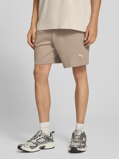 PUMA Performance Relaxed Fit Sweatshorts aus Baumwoll-Mix 'ESS ELEVATED' Schlamm 4