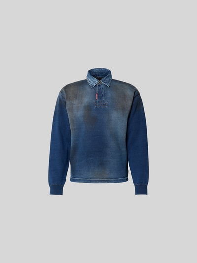 Produktfoto, Regular Fit Poloshirt in Denim-Optik von Dsquared2, blaue Töne mit Wascheffekt, Polokragen, Label-Detail, elastische Ärmelabschlüsse, Rückenlänge bei Größe M: 64 cm