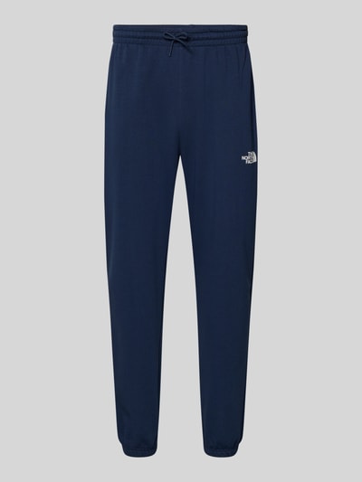Produktfoto, Sweatpants mit Logo-Print von The North Face in Dunkelblau, Baumwoll-Mix, Slim-Fit, elastischer Bund mit Kordelzug, elastische Abschlüsse, Innenbeinlänge 70 cm bei Größe M