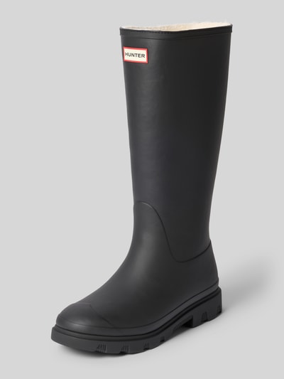 Produktfoto, Stiefel mit Label-Patch von Hunter in Schwarz mit abgerundeter Form, Innenfutter, profilierter Sohle, Absatzhöhe 3 cm, Schafthöhe 37 cm, Schaftweite 16 cm