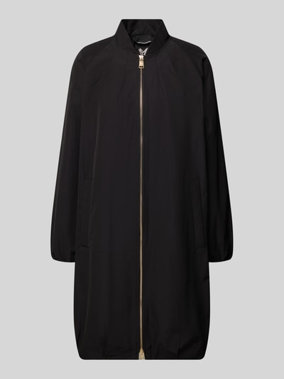 Produktfoto, Mantel mit Stehkragen und Zweiwege-Reißverschluss von Fuchs Schmitt, schwarz, lockerer Schnitt, Baumwoll-Materialmix, goldener Reißverschluss, seitliche Eingrifftaschen, strukturierte Oberfläche, Vorderansicht.