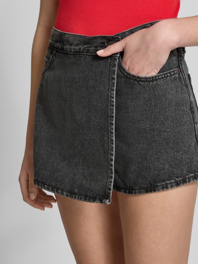 Levi's® Regular Fit Jeansshorts in Wickel-Optik Modell 'FINALLY HERE' Black 3