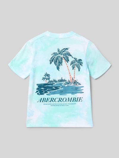 Junge trägt Regular Fit T-Shirt mit Logo-Print von Abercrombie&Fitch aus Baumwoll-Mix mit Rundhalsausschnitt, Rückansicht, Rückenlänge 52 cm bei Größe 134.