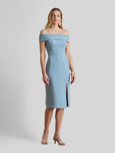 Frauenmodel trägt eng anliegendes Cocktailkleid mit Carmen-Ausschnitt Modell 'WOVEN-BODYCON-DRESSES' von Lauren Ralph Lauren in Optik: Unifarben, Passform: eng anliegend, Länge: Knielang, Ausschnitt: Carmen-Ausschnitt, Trägerform: Spaghettiträger. Ganzkörperansicht von vorne.