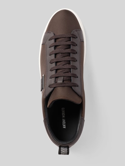 Produktfoto, Sneaker aus Leder-Mix mit Logo-Detail von Antony Morato in Braun mit strukturierter Oberfläche, abgerundete Passform, Schnürverschluss, Absatzhöhe 4 cm, Schafthöhe 8 cm, Schaftweite 8 cm bei Größe 44.