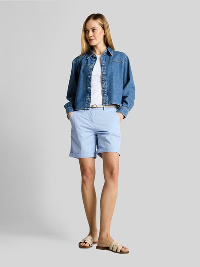 Tom Tailor Chinoshorts mit Gürtel Hellblau 1