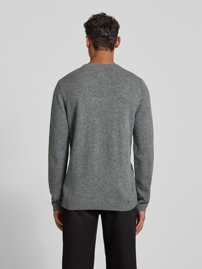 Wood Wood Sweter z dzianiny z haftem i okrągłym dekoltem model ‘Tay’ Średnioszary 5