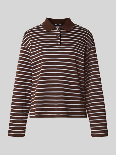 Produktfoto, Relaxed Fit Poloshirt aus reiner Baumwolle Modell 'TIMOTHEE' von MANGO in Braun mit weißen Streifen, langärmelig, Polokragen, Rückenlänge 60 cm in Größe S