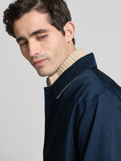 Barbour kurtka przeciwdeszczowa o kroju regular fit z domieszką bawełny model 'ROKIG' Granatowy 3