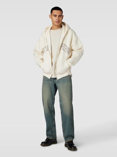 REVIEW Baggy Fit Jeans mit Label-Patch Blau 1