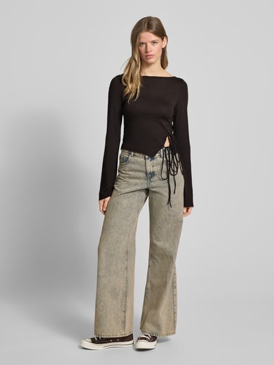 WEEKDAY Cropped Longsleeve mit U-Boot-Ausschnitt Modell 'Tayla' Schoko 1