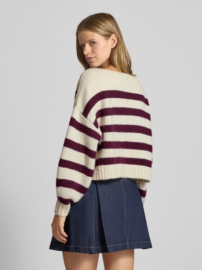 Only Sweter z dzianiny o kroju regular fit ze wzorem na całej powierzchni model ‘LAYA’ Bordowy 5