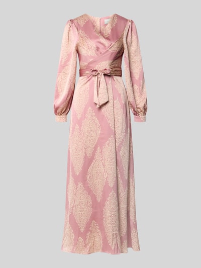 Produktfoto, Regular Fit Abendkleid mit Allover-Paisley-Print Modell 'Bretti' von Neo Noir, satyna, krój regular fit, wzór paisley na całej powierzchni, z długim rękawem, dekolt w serek, taliowany krój, odpinana materiałowa tasiemka, kopertowy styl, zakończenia rękawów, długość tyłu w rozmiarze 36: 131 cm, szerokość w rozmiarze 36: 48 cm, długość rękawów w rozmiarze 36: 63 cm.
