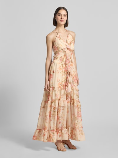 Frauenmodel trägt Regular Fit Midikleid mit Rüschenbesatz von ADLYSH, floraler Allover-Print, Halterneck, Falten-Optik, Ganzkörperansicht von vorne. Rückenlänge bei Größe S: 126 cm, Brustweite bei Größe S: 30 cm.