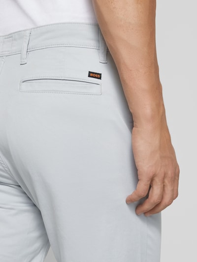 BOSS Orange Slim fit chino met labeldetail Lichtgrijs - 3