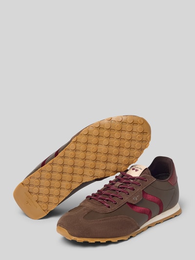 Productfoto, sneakers van echt leer van Tamaris in bruin en bordeaux met rubberen zool, Dames sneakers van Tamaris