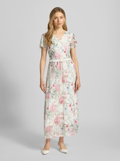 Vrouwenmodel draagt midi-jurk met bloemenprint, materiaalmix met stretch, getailleerd model, V-hals, wikkellook, vlindermouwen, riem met doornsluiting, rok met plissévouwen, ruglengte maat S 128 cm, borstwijdte 38 cm, mouwlengte 18 cm, model 'Be44lla' van ZABAIONE, volledig zichtbaar van voren.