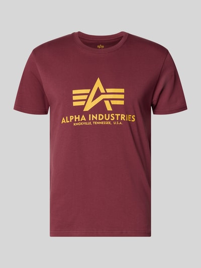 Productfoto, T-Shirt met Logo en ronde hals van Alpha Industries in bordeauxrood, regular fit, katoen, groot geel logo op de borst