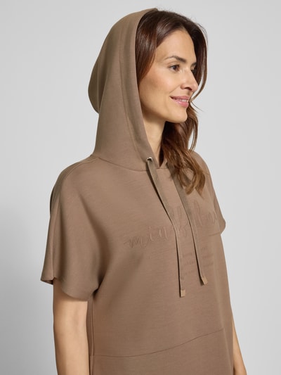 Christian Berg Woman Sweatkleid mit Statement-Print und Kapuze Mittelbraun 3