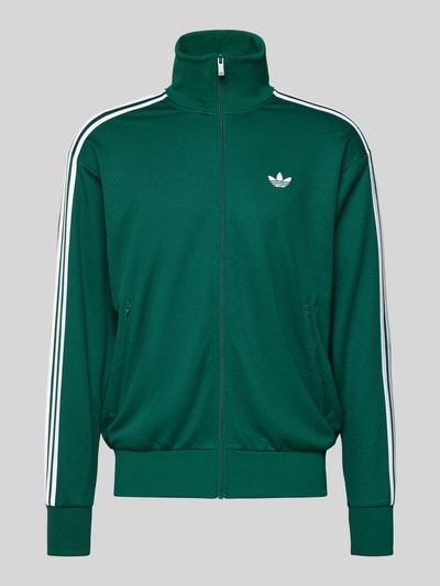 Produktfoto, Trainingsjacke mit Stehkragen von adidas Originals in Dunkelgrün, krój regular fit, Reißverschluss, Label-Stitching, Reißverschlusstaschen, gerippte Abschlüsse, Szerokość w rozmiarze M: 71 cm, długość rękawa w rozmiarze M: 64 cm