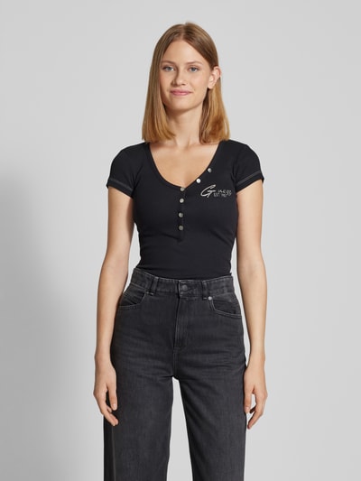 Guess T-Shirt mit Label-Print Modell 'HENLEY' Black 4