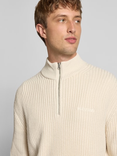 REVIEW Strickpullover mit Stehkragen und Reißverschluss Ecru 3