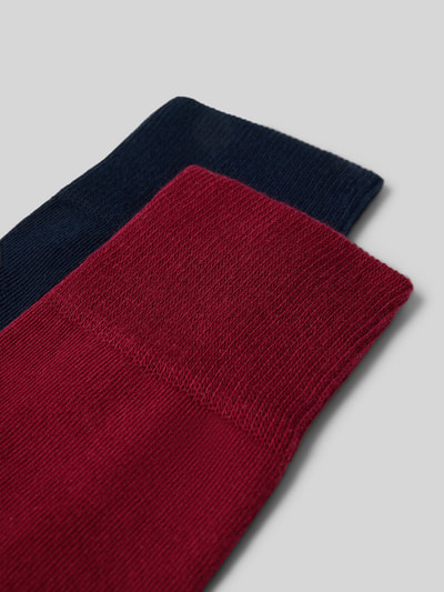 Produktfoto, Socken aus Baumwoll-Mix im 2er-Pack von Burlington, mieszanka bawełny z dodatkiem streczu, zestaw 2 szt., prążkowane ściągacze, detal z logo, kolor granatowy i bordowy, wyraźna dzianinowa faktura