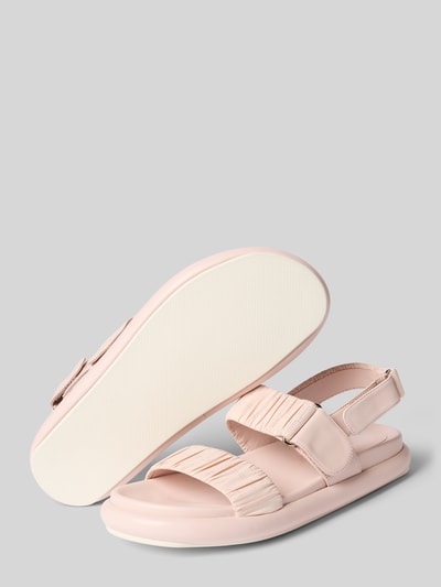Produktfoto, Sandalette aus Leder mit Klettverschluss von Marc Cain Bags & Shoes in zartem Rosa, glatte Sohle, Abgerundete-Spitze, Absatzhöhe 3 cm, Echtleder, Riemen mit Klettverschluss, Damenschuh in moderner Sandalen-Form, Größe 40
