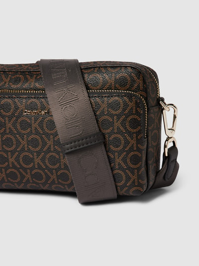 CK Calvin Klein Handtasche mit Logo-Muster und Label-Detail Dunkelbraun 3