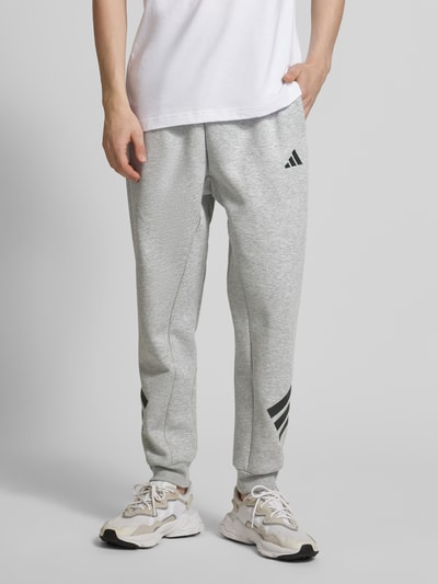 ADIDAS SPORTSWEAR Regular Fit Sweatpants mit Label-Stitching Mittelgrau 4