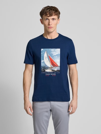 Tommy Hilfiger T-Shirt mit Motiv- und Label-Print Blau 4