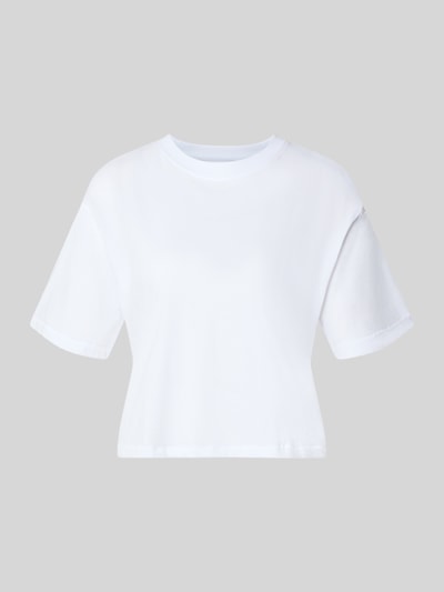 Produktfoto, weißes Relaxed Fit T-Shirt aus Baumwoll-Mix von Fabletics mit Rundhalsausschnitt und überschnittenen Schultern, Damenmodell