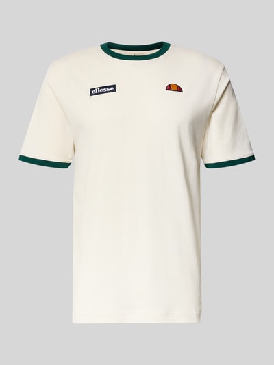 Produktfoto, cremefarbenes Herren T-Shirt im Retro-Look Modell 'RINGETTO' von ellesse aus Reine Baumwolle, Regular-Fit, Label-Stitchings, Rundhalsausschnitt, Rückenlänge bei Größe M: 70 cm, grüne Akzente an Kragen und Ärmeln auf glatter Textur
