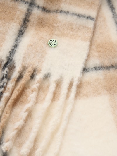 Produktfoto, Schal mit Fransen von Codello in Rechteckform, Allover-Look mit beigen und cremefarbenen Karos, Label-Detail, weiche Textur