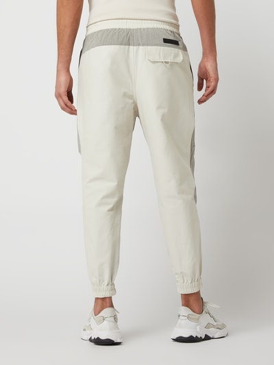 Calvin Klein Jeans Trainingshose mit Kontrastrückseite Offwhite 5
