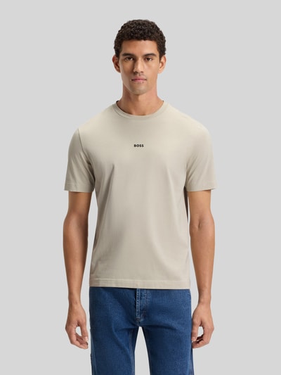 BOSS Orange T-shirt o kroju regular fit z mieszanki bawełny model 'TCHUP' Piaskowy 4
