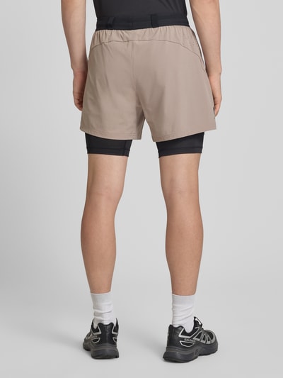 PUMA Performance szorty sportowe o kroju regular fit z nadrukiem z logo model 'PWRMO' Szarobrązowy 5