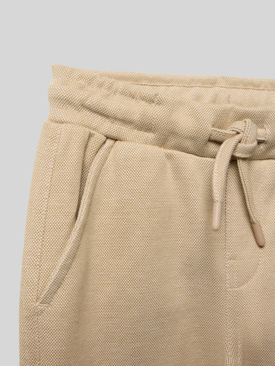Produktfoto, Straight Fit Sweatpants mit Strukturmuster von Blue Seven aus Baumwoll-Mix, Beige, mit Elastikbund, Tunnelzug und Eingrifftaschen.