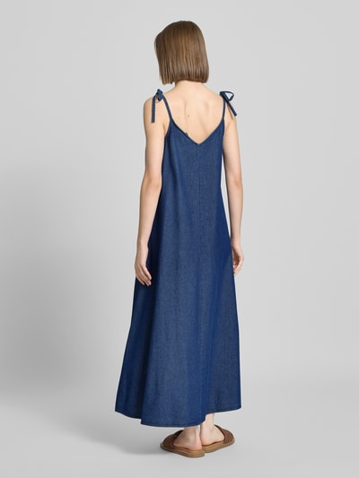 Pieces Sukienka midi jeansowa z czystej bawełny model ‘TENIM’ Jeansowy niebieski 5