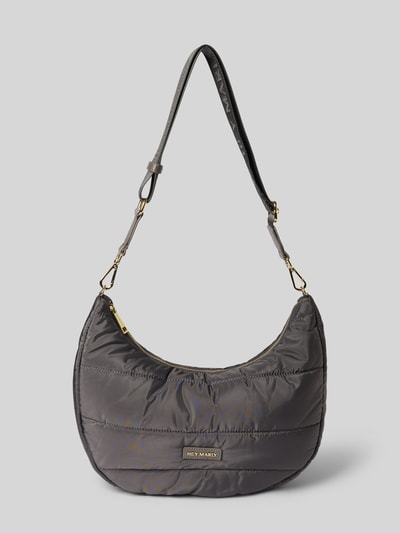 Produktfoto, Shoulder-Bag in Stepp-Optik Modell 'Lifetime Buddy' von Hey Marly, graues Nylon, goldfarbene Details, sichtbares Logo, strukturierte Oberfläche, Hauptfach mit Reißverschluss, abnehmbarer Schulterriemen, Maße: 36x28x11 cm, Länge Schulterriemen 110 cm