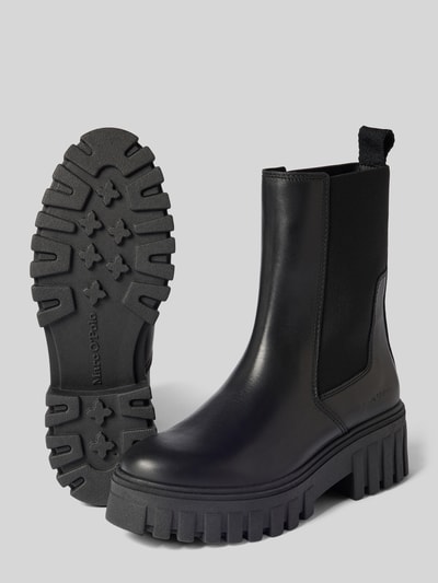 Produktfoto, schwarze Chelseas aus echtem Leder mit Label-Prägung Modell 'Vala 5' von Marc O'Polo, robuste Profilsohle, glatte Struktur, Damen Chelseas von Marc O'Polo.