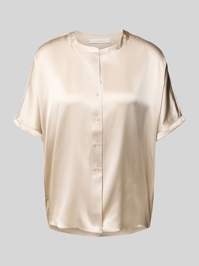 Produktfoto, Relaxed Fit Seidenbluse mit Rundhalsausschnitt von HERZENS, jasny beż, lekko błyszczący elastyczny jedwabny materiał, krój relaxed fit, okrągły dekolt, pełna listwa guzikowa, krótki rękaw, długość tyłu w rozmiarze 36: 63 cm, długość rękawa w rozmiarze 36: 18 cm
