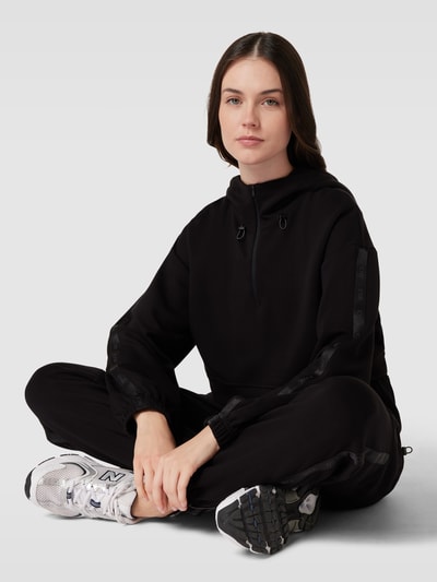 ICANIWILL Cropped Hoodie mit kurzem Reißverschluss Modell 'Stance' Black 3