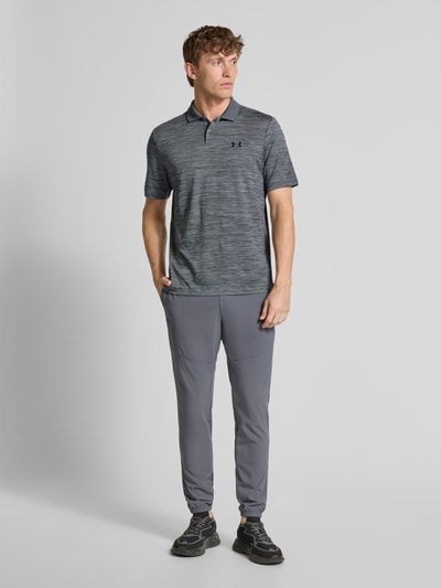Under Armour Regular Fit Poloshirt mit Logo und Knopfleiste Mittelgrau 1