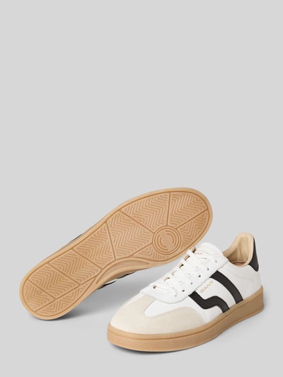 Produktfoto, Sneaker aus echtem Leder Modell 'Cuzima' von Gant mit abgerundeter Passform, Logo-Detail, Schnürverschluss, glatte Sohle in Beige und Weiß, Damen Sneaker, Absatzhöhe 3 cm, Schafthöhe 7 cm, Schaftweite 9 cm